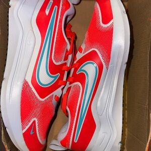 Nike Cosmic Runner in Bright Red and Soft Green